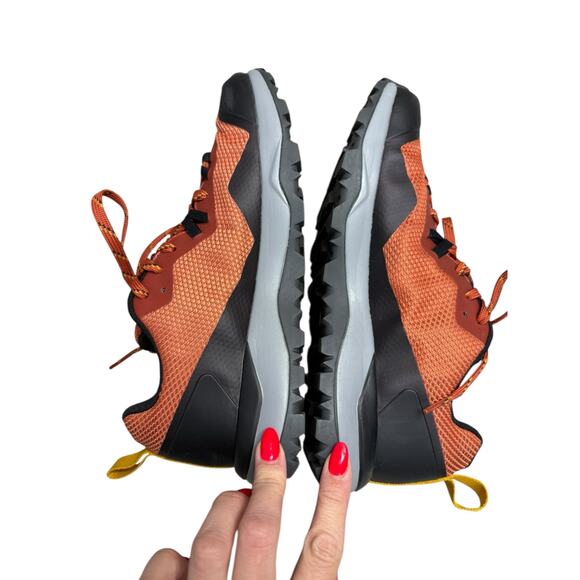 NWOB The North Face Activist FutureLight Hiking Shoes Men US Size 7 Orange Black - Picture 4 of 6